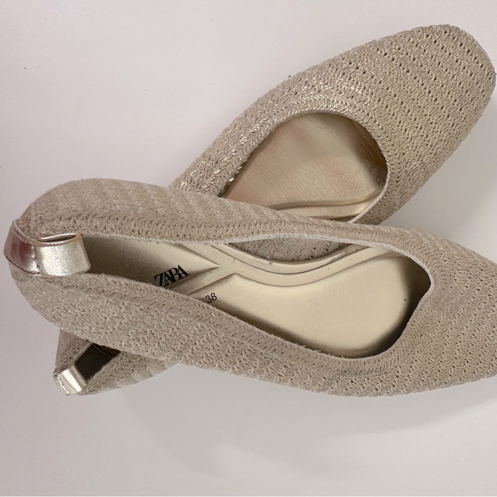 Gold Women's flats Zara